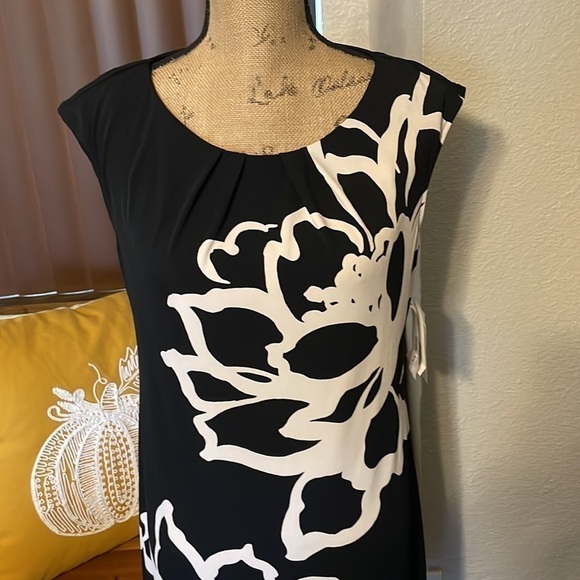 London Style black and white floral dress - NWT. - Picture 3 of 9